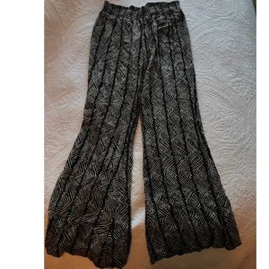 Detailed patterned loose flair pants